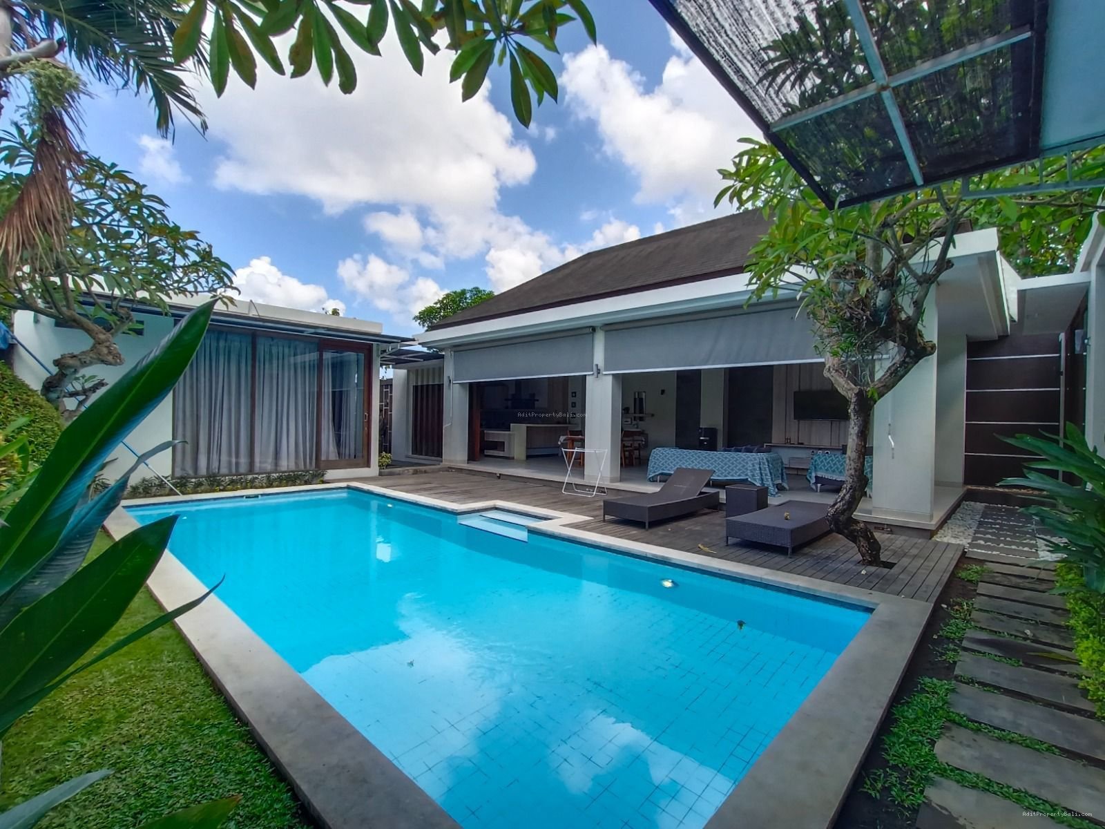 Villa gunung salak kerobokan