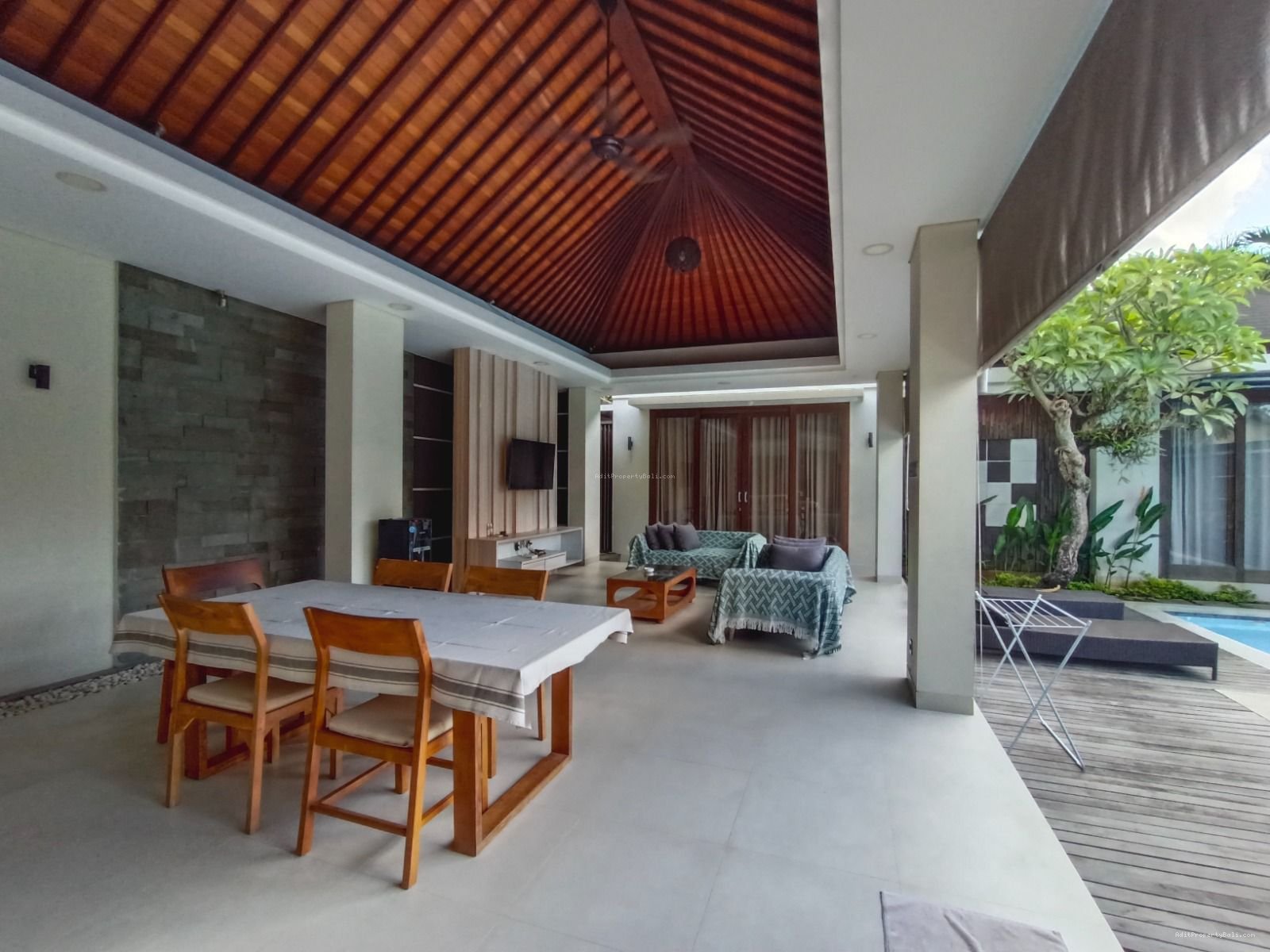 Villa gunung salak kerobokan