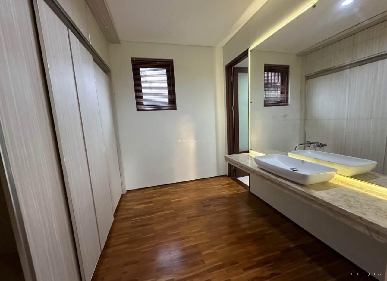 Rumah Kebo Iwa Denpasar Barat Bali