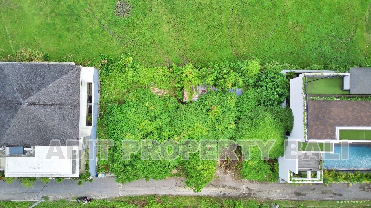 Tanah pantai batubolong canggu