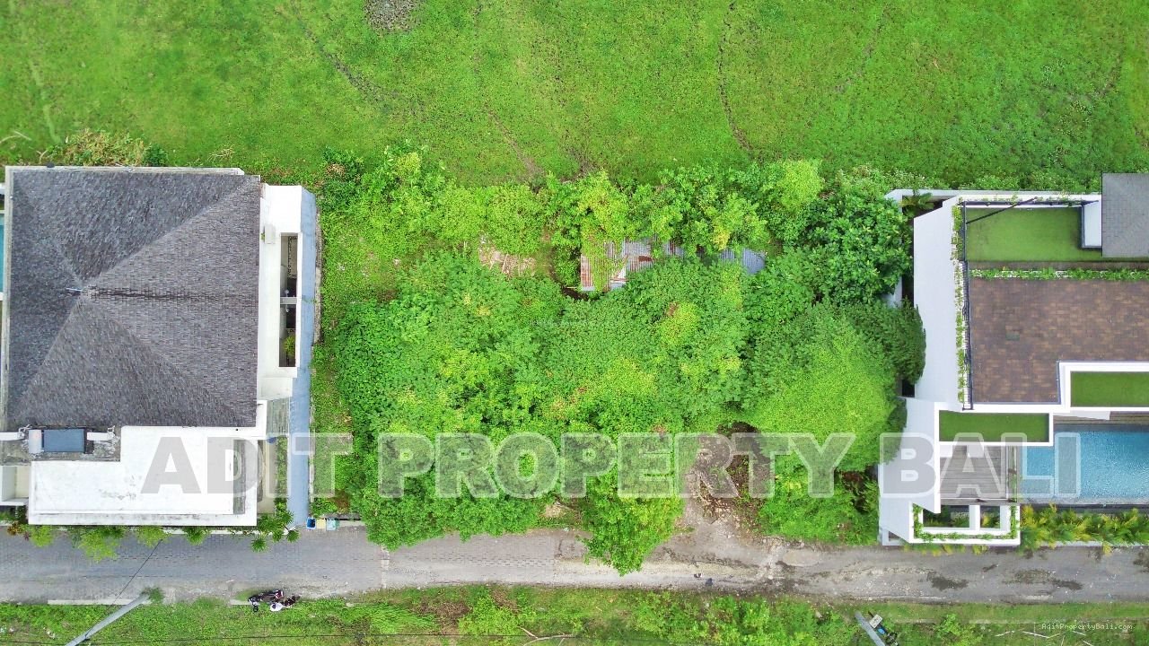 Tanah pantai batubolong canggu