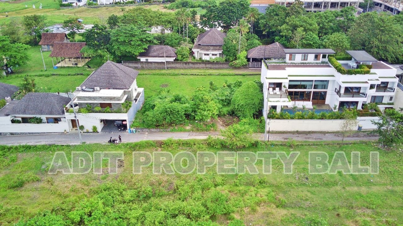 Tanah pantai batubolong canggu