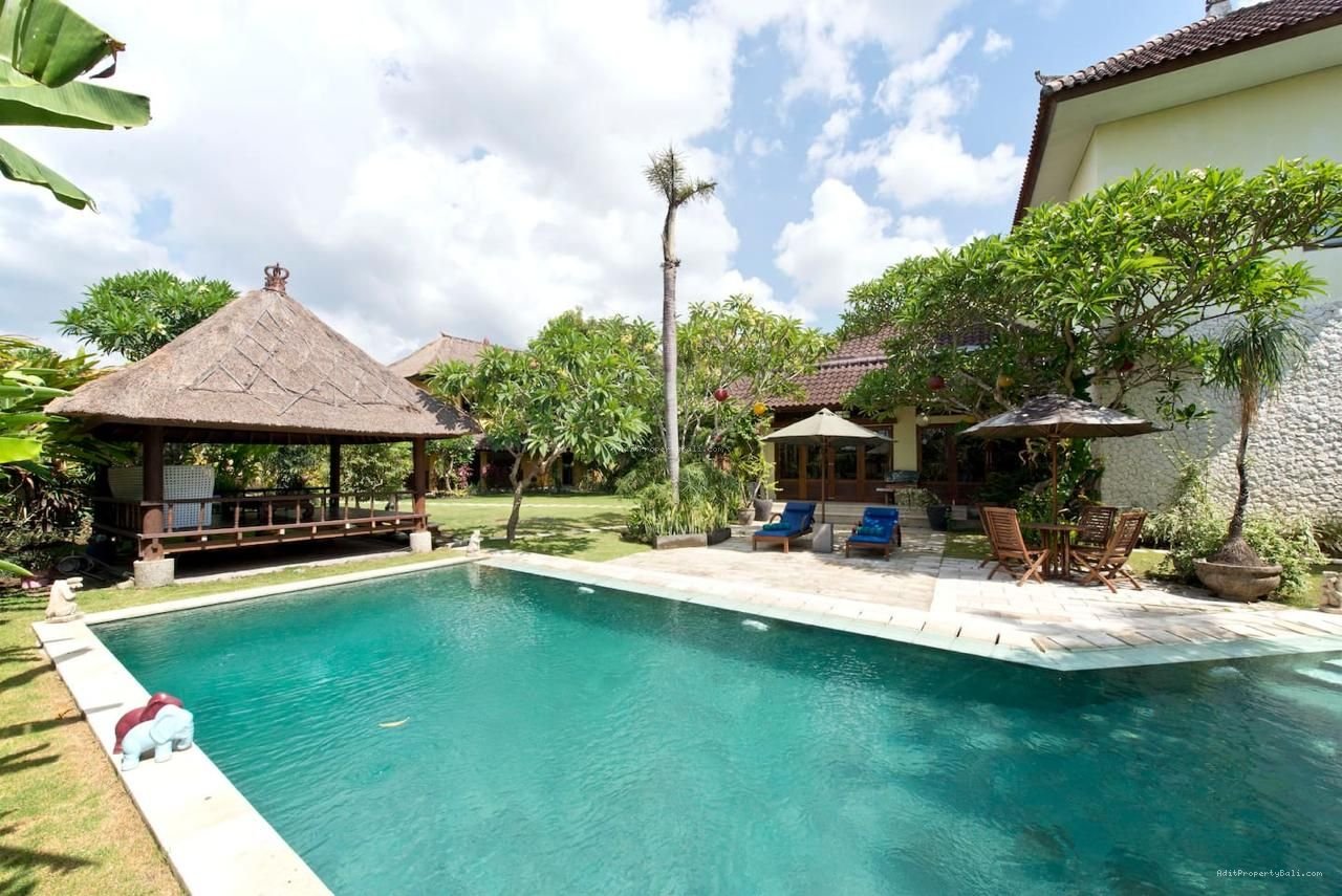 Villa berawa canggu bali