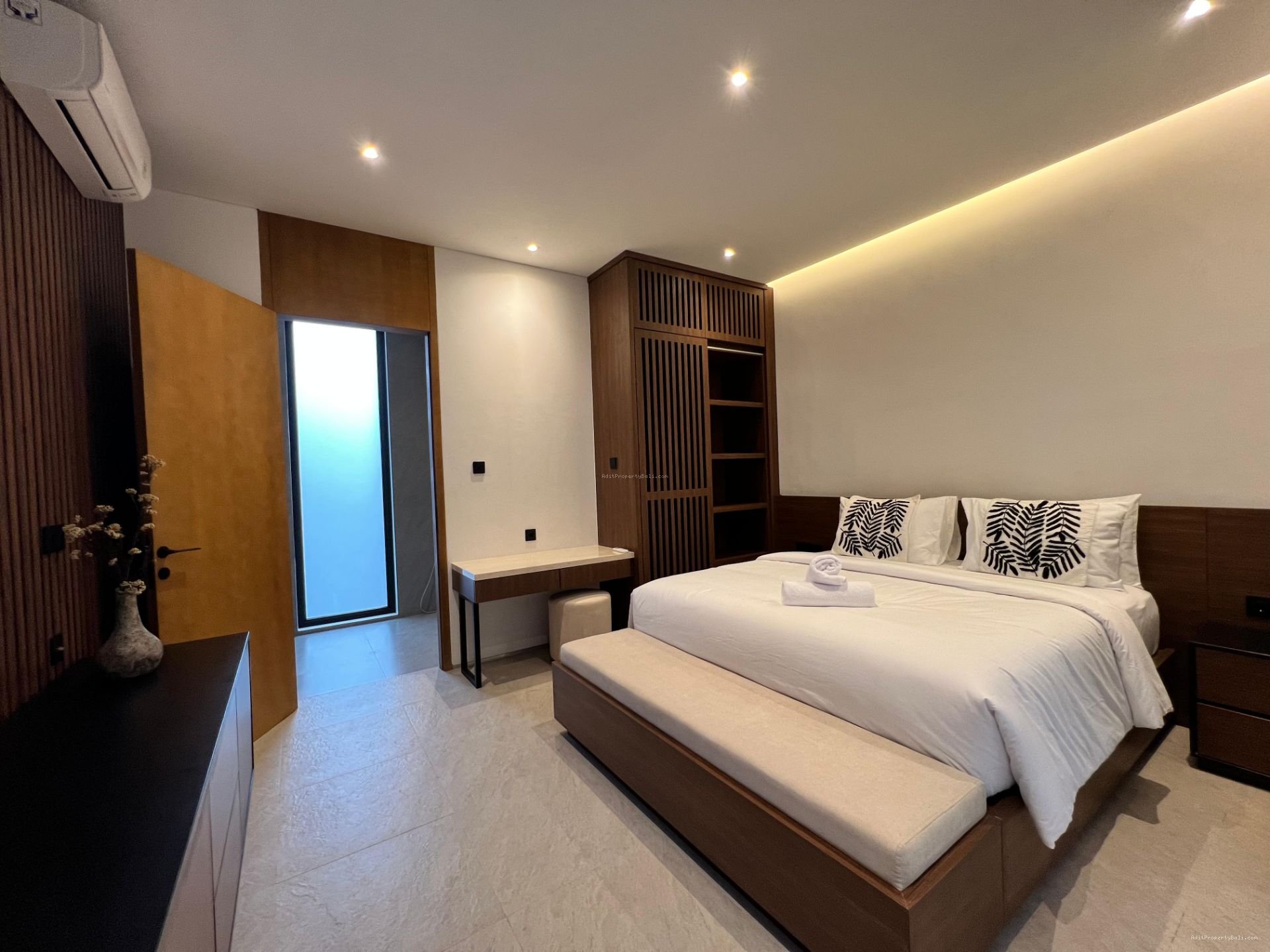 Brand New Villa Modern Tropical Berawa Canggu Badung