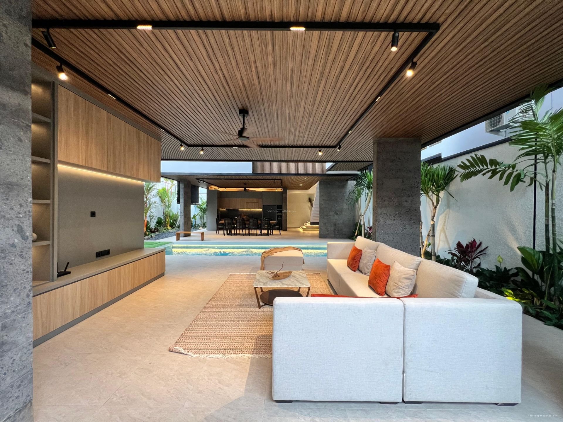 Brand New Villa Modern Tropical Berawa Canggu Badung