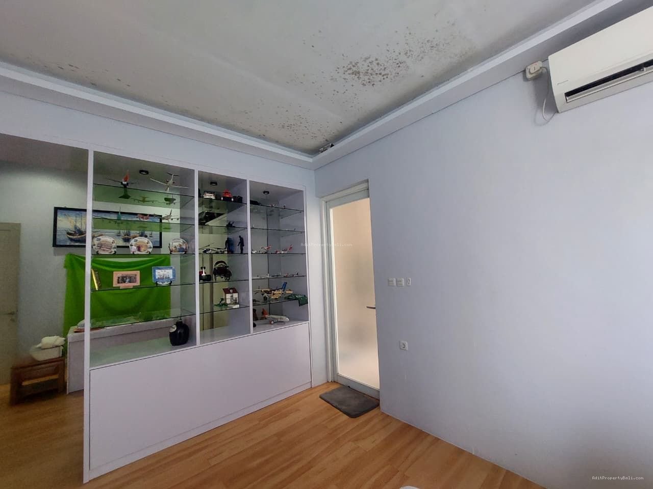 Villa Minimalis Gunung Salak Kerobokan Badung