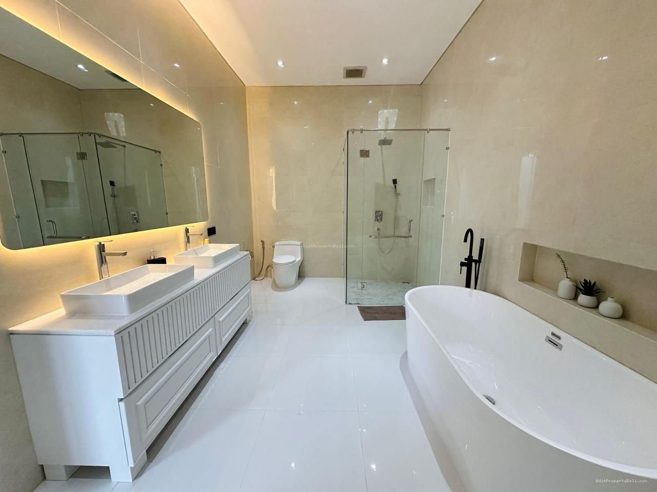 Brand New Villa Luxury Modern Berawa Canggu Badung