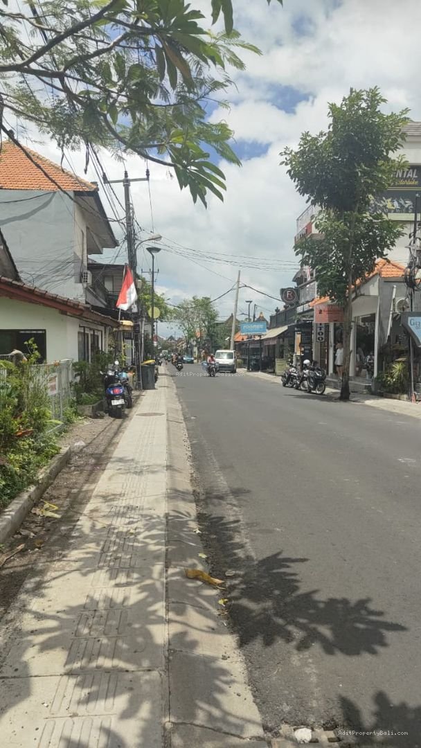 Tanah Langka Raya Pantai Berawa Canggu Badung