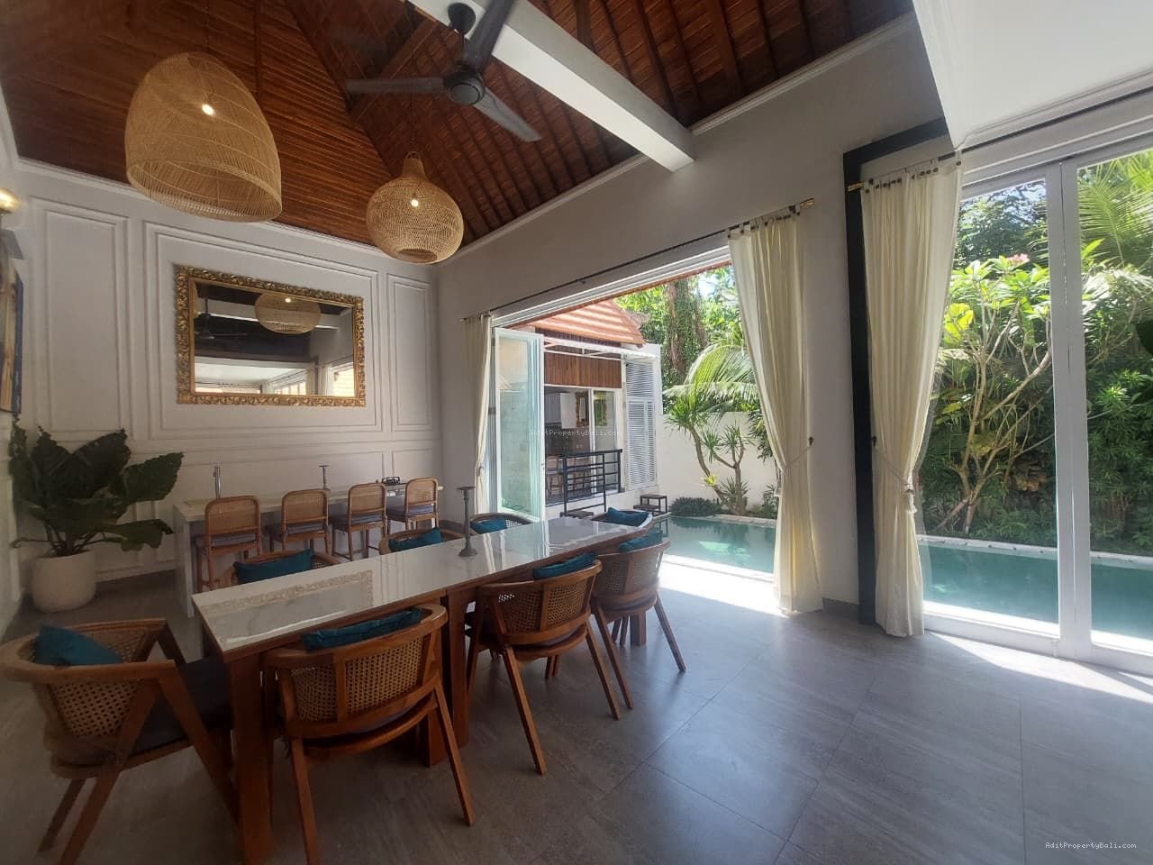 Villa Luxury Bumbak Umalas Kerobokan Badung