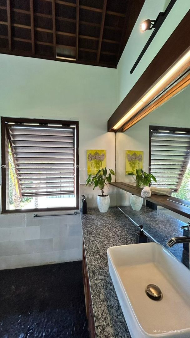 Villa pantai pererenan canggu