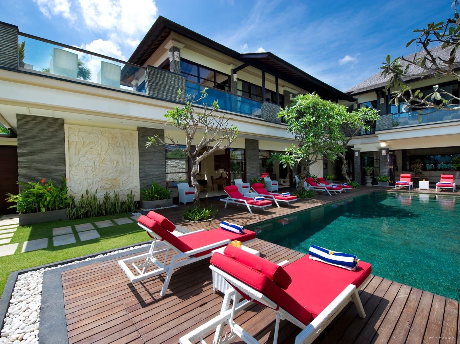 Villa beachfront Pantai batubelig seminyak