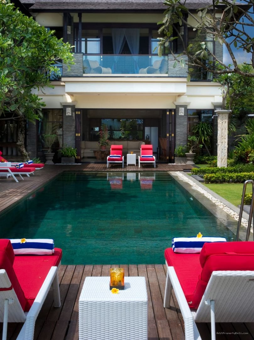 Villa beachfront Pantai batubelig seminyak