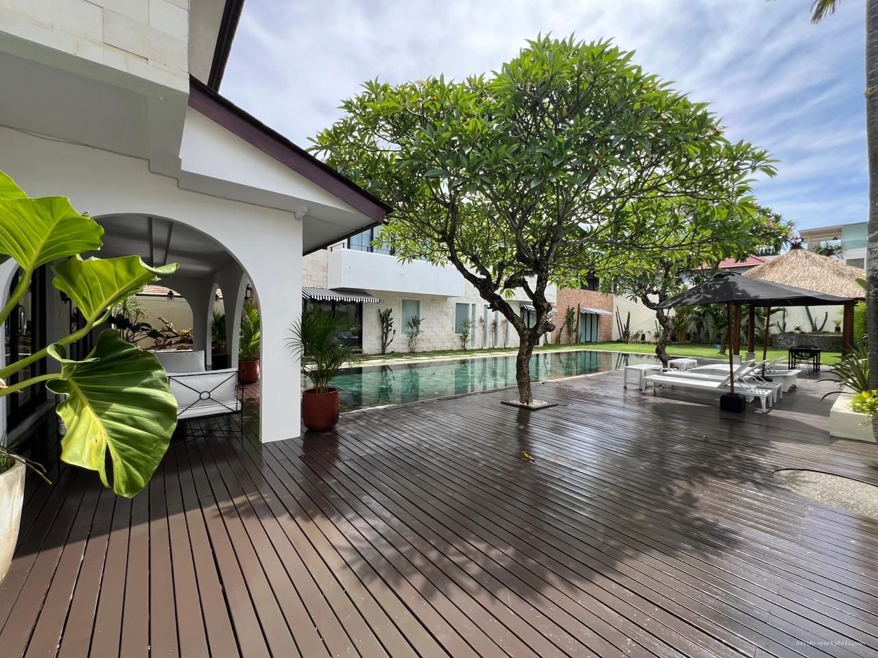 Villa luxury Batubelig seminyak bali