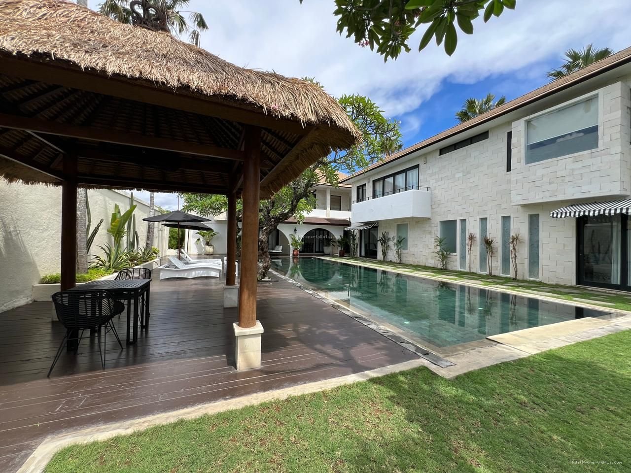 Villa luxury Batubelig seminyak bali