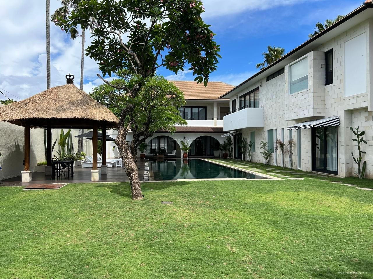Villa luxury Batubelig seminyak bali