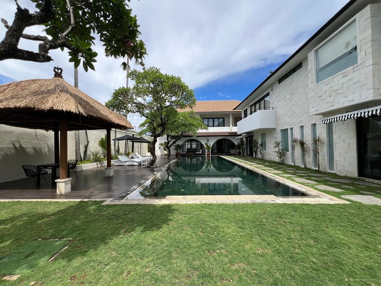 Villa luxury Batubelig seminyak bali