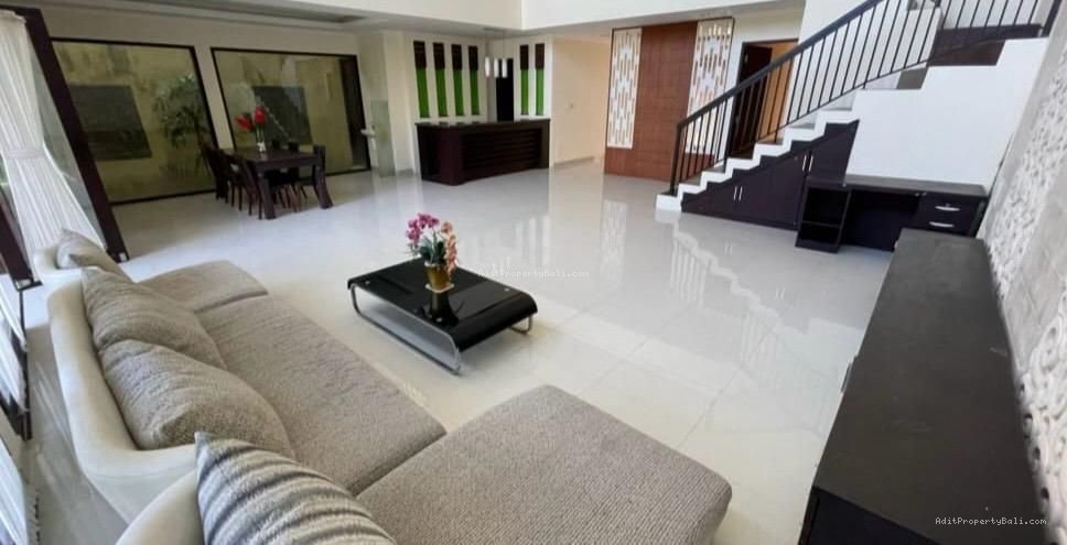 Rumah Semi Villa Tukad Badung Renon Denpasar Bali