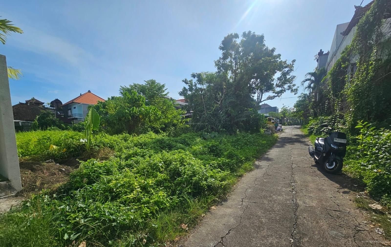 Tanah kuwum kerobokan