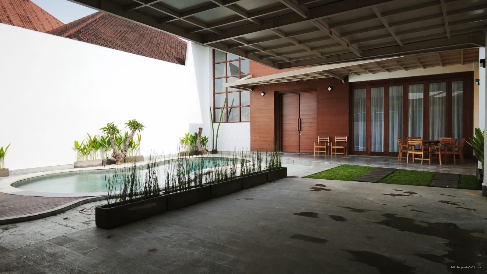 Villa Modern Taman Sari Kerobokan Badung