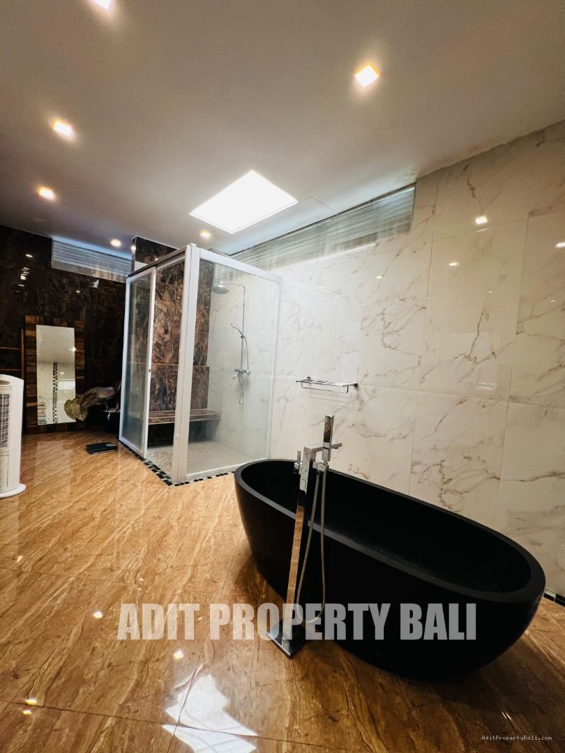 Villa modern bumbak umalas bali