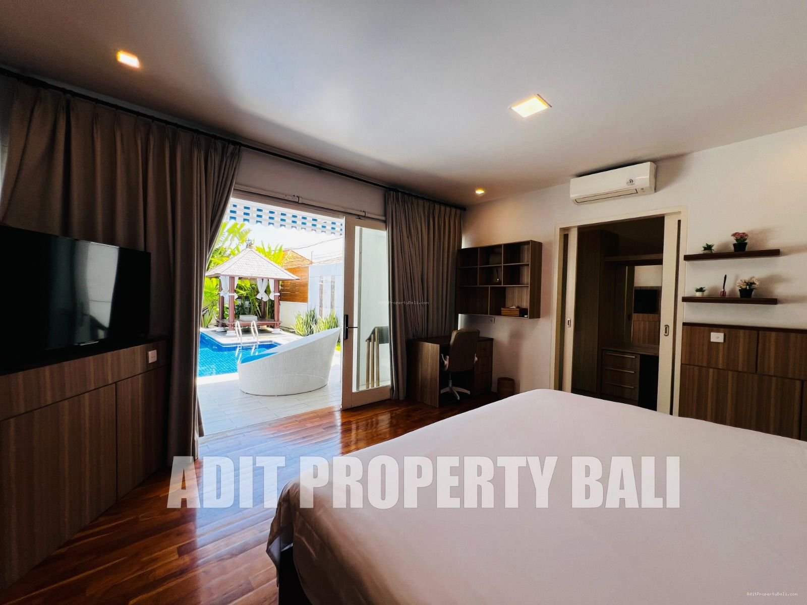 Villa modern bumbak umalas bali