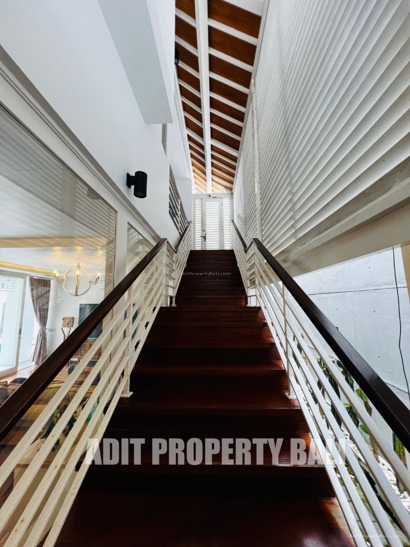 Villa modern bumbak umalas bali