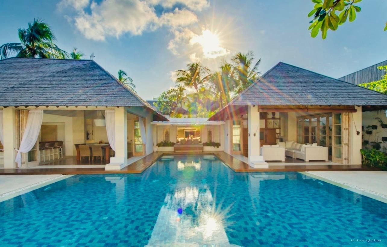 Villa Kayu Aya Seminyak Bali