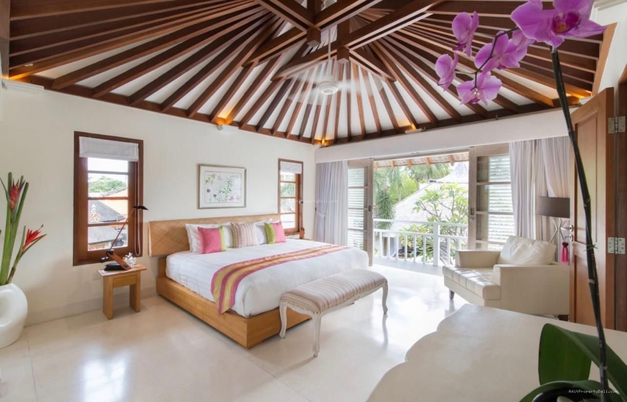 Villa Kayu Aya Seminyak Bali