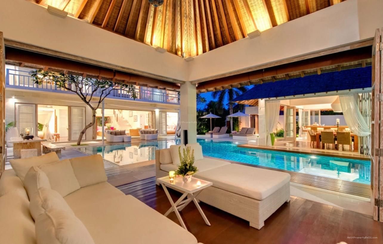 Villa Kayu Aya Seminyak Bali