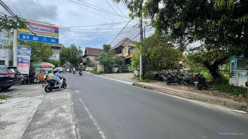 Tanah campuhan kedewatan ubud