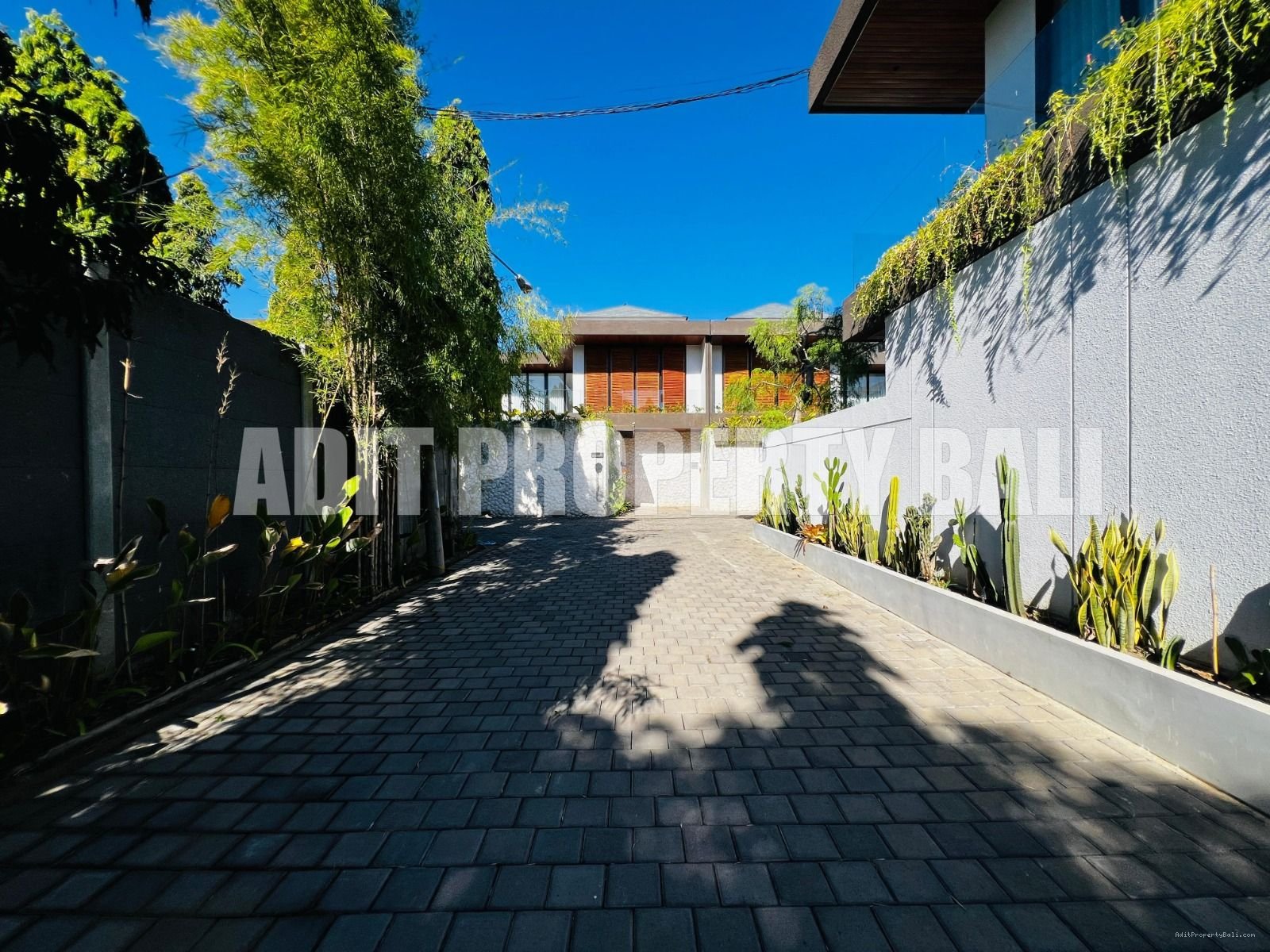 Villa Sunset Road Kuta Bali