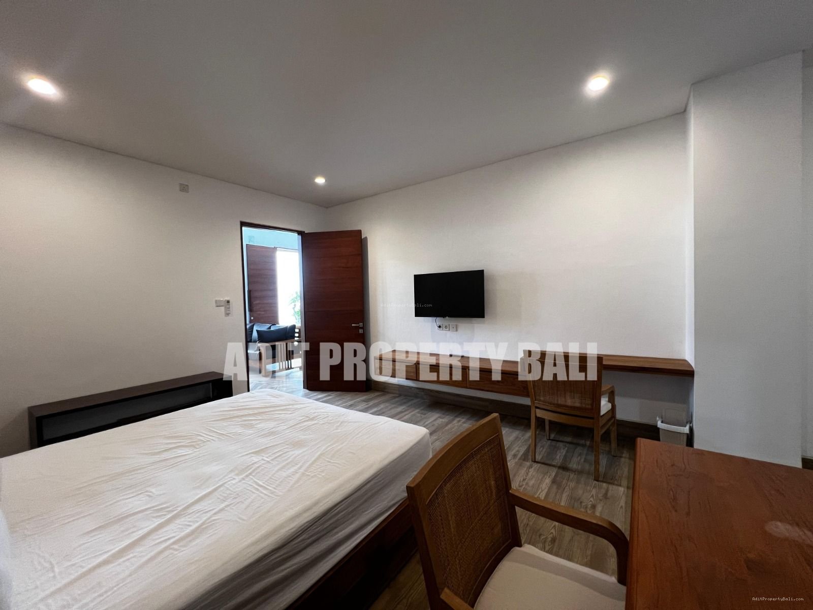 Villa Modern Taman Sari Kerobokan Bali