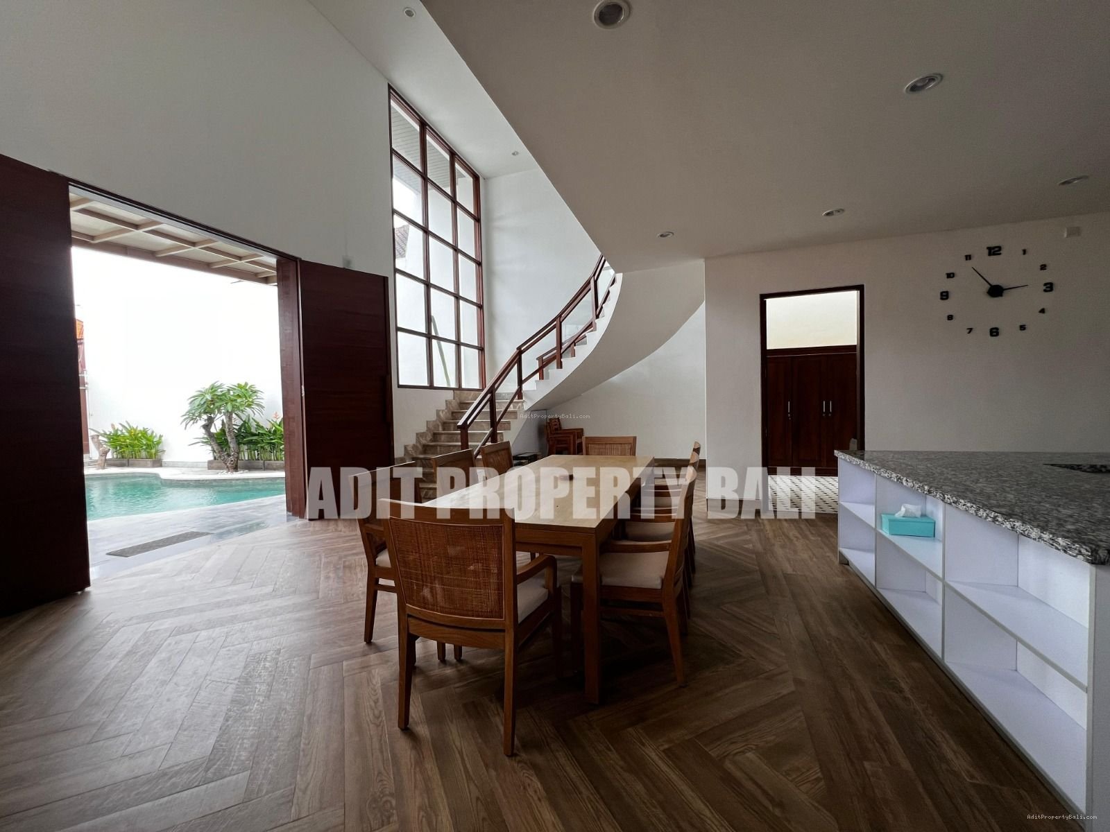 Villa Modern Taman Sari Kerobokan Bali