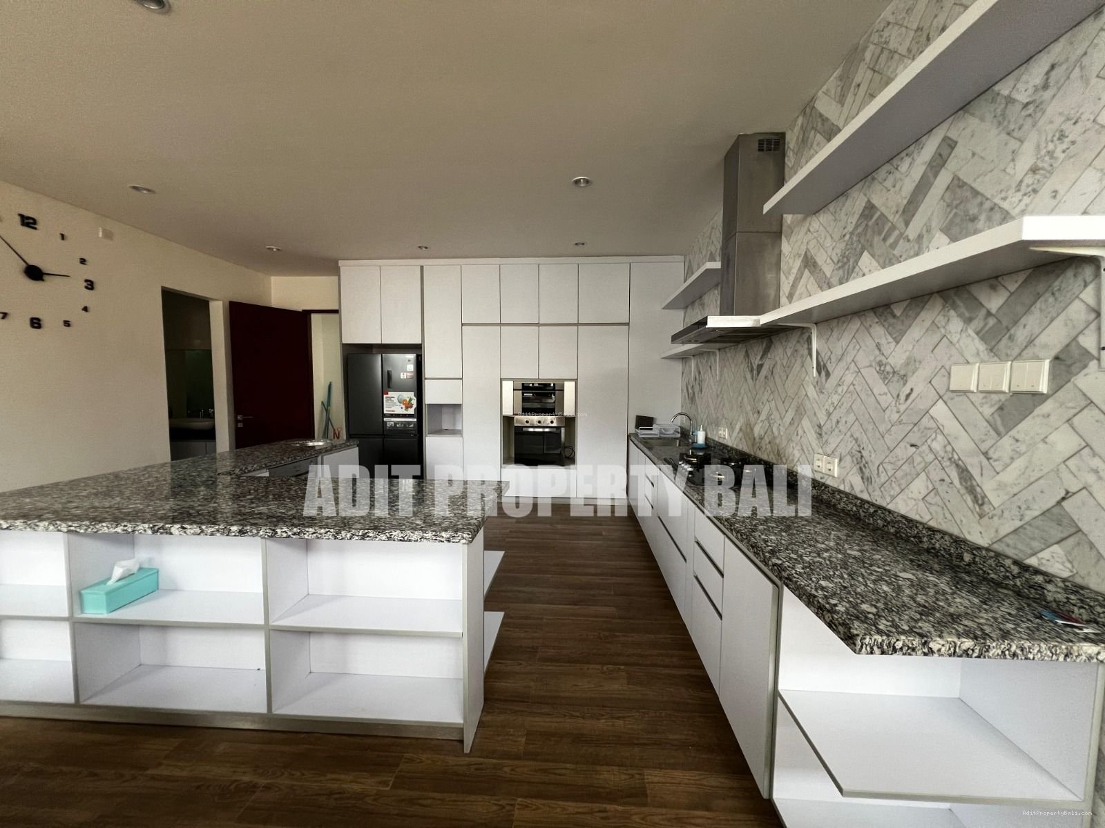 Villa Modern Taman Sari Kerobokan Bali