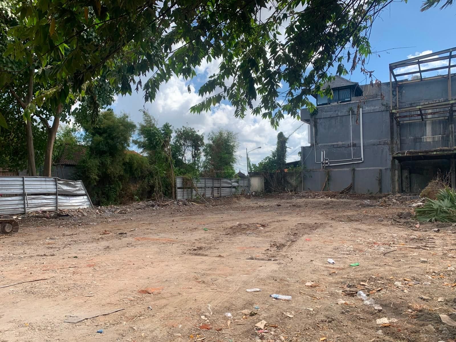 Tanah Raya batubelig kerobokan bali