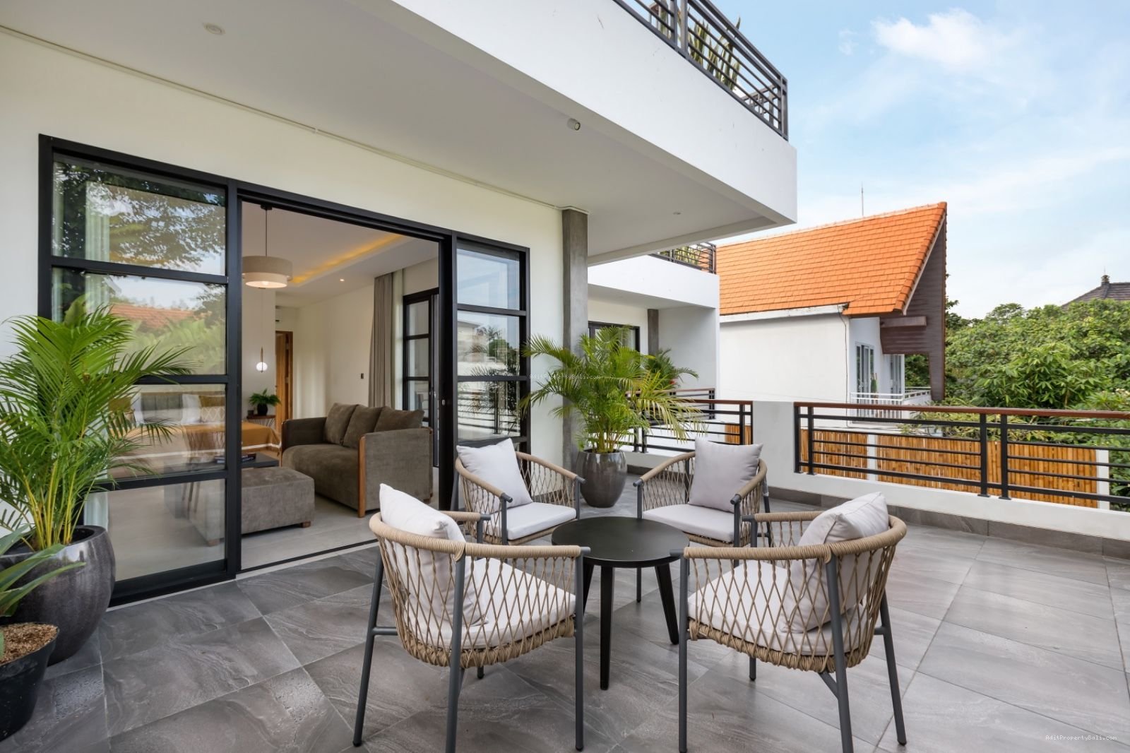 Villa modern tumbak bayuh pererenan