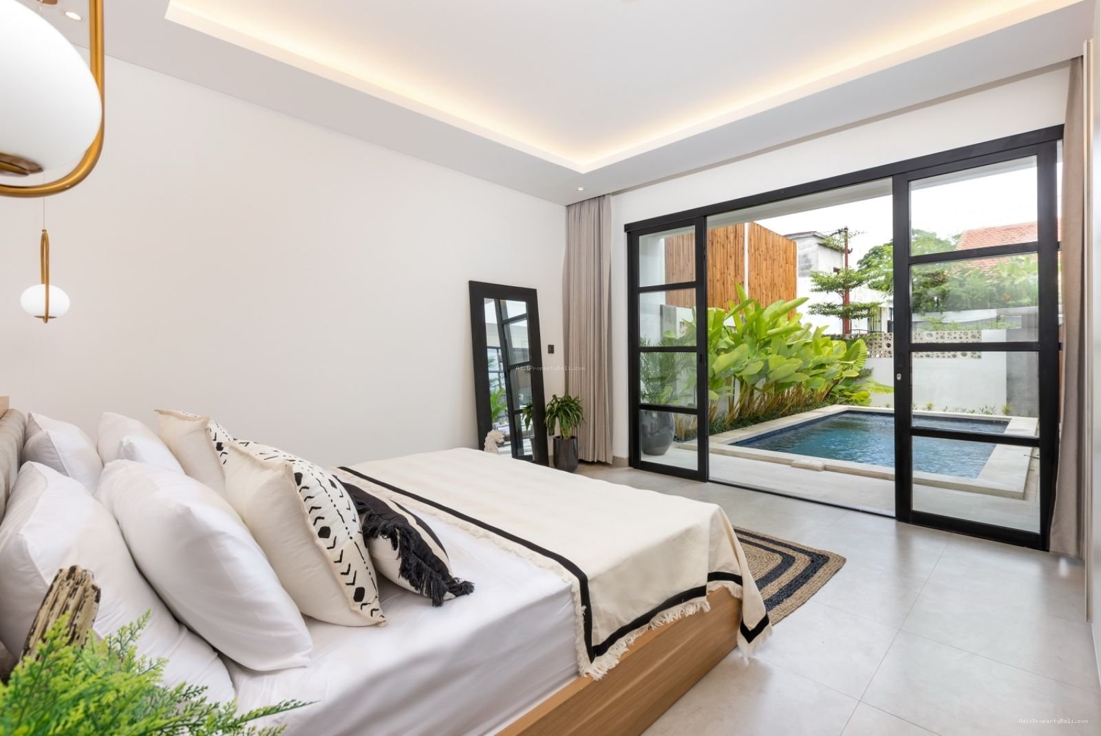 Villa modern tumbak bayuh pererenan