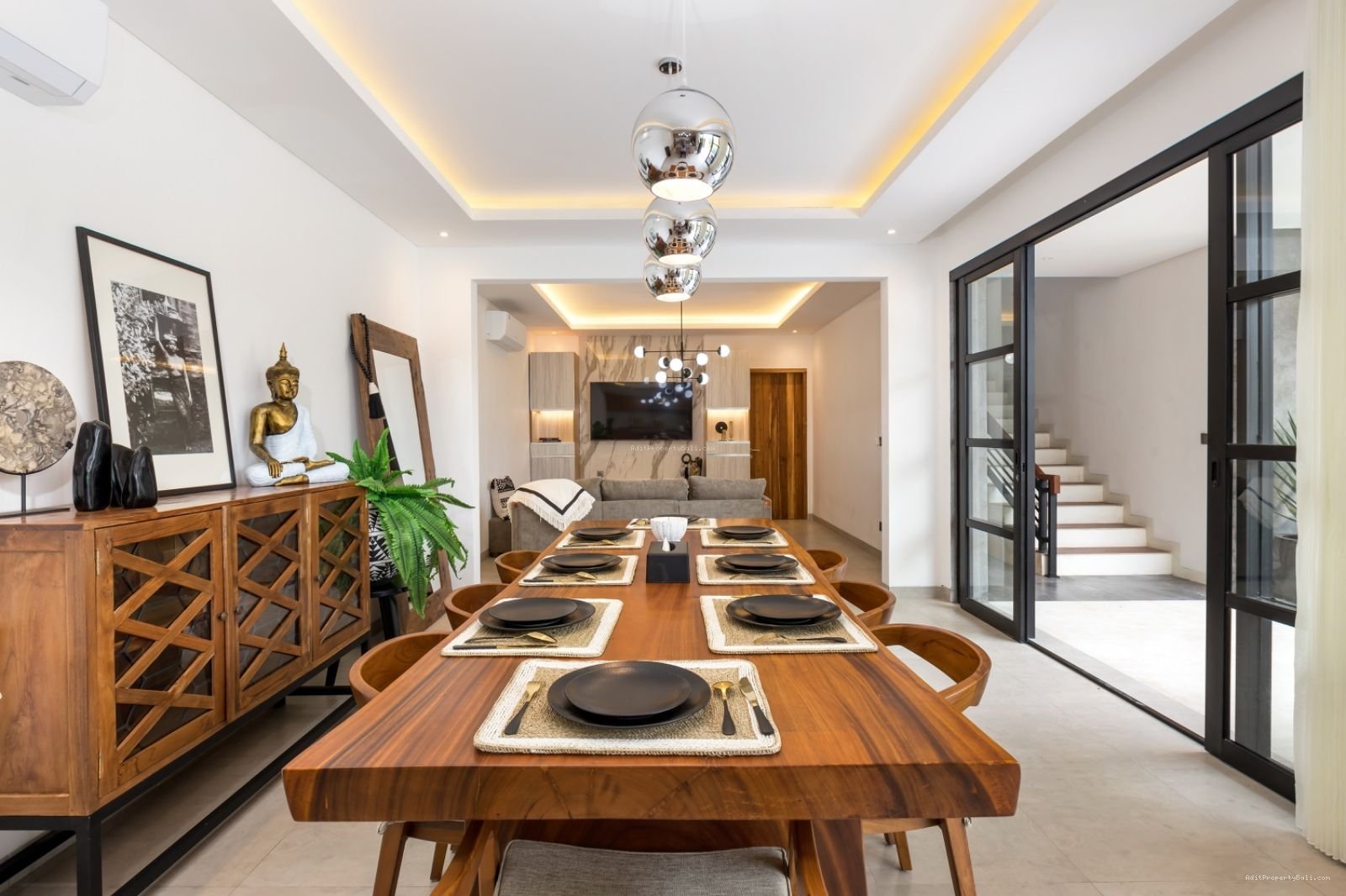 Villa modern tumbak bayuh pererenan