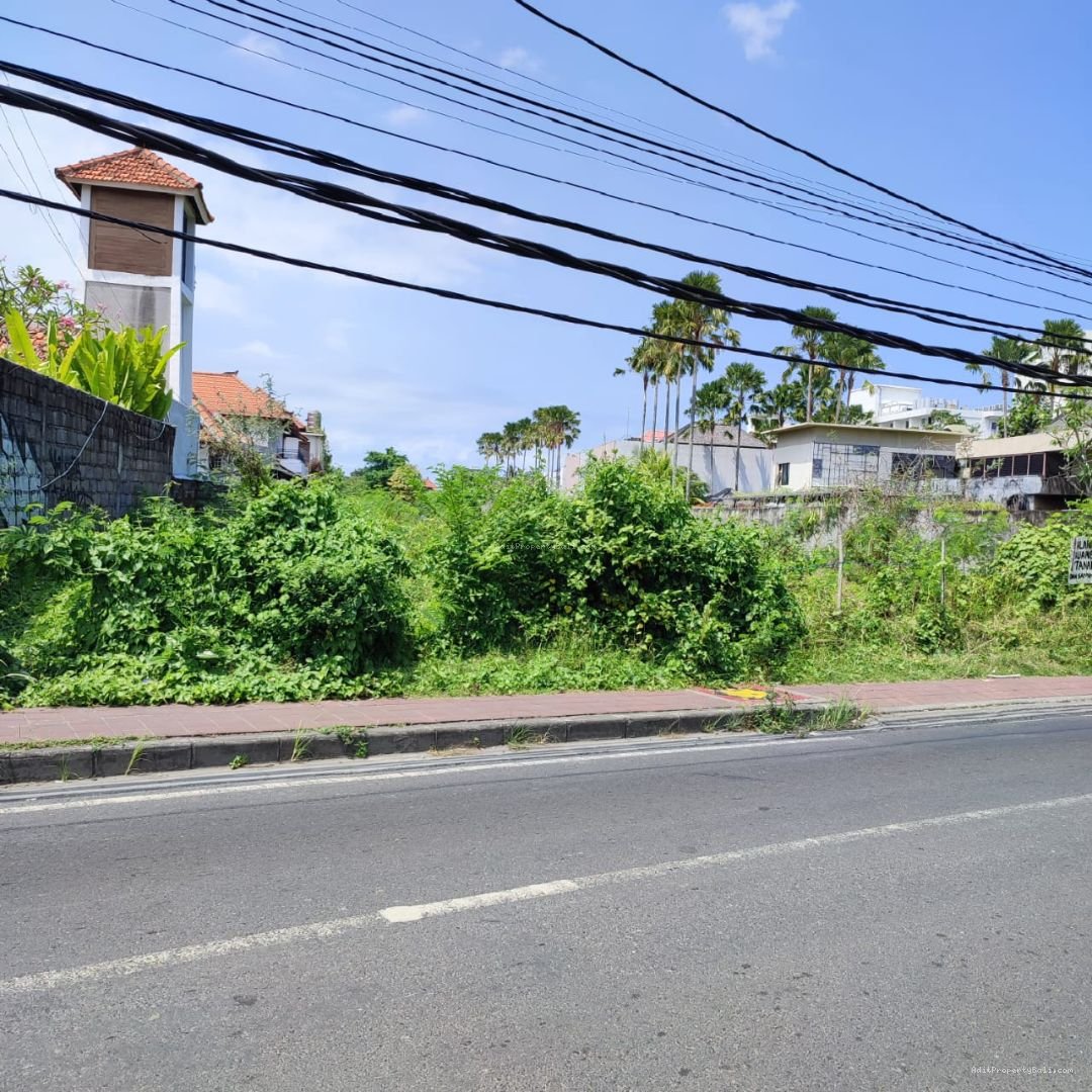 Tanah raya batubelig kerobokan