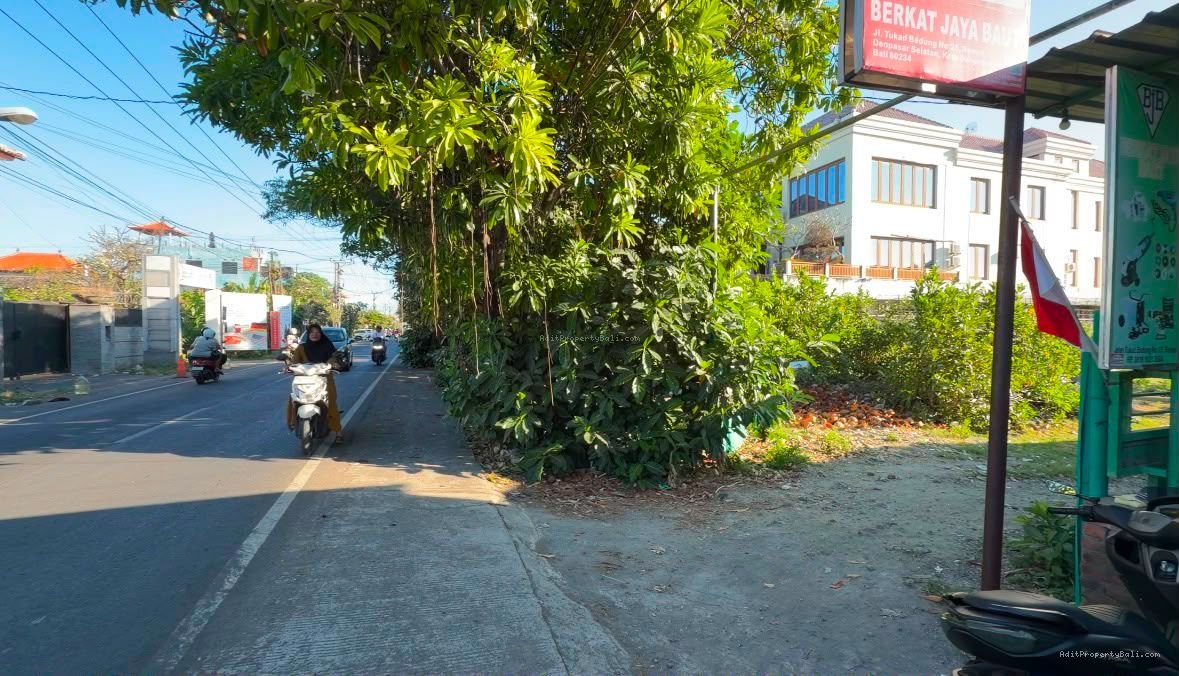 Tanah raya tukad badung renon