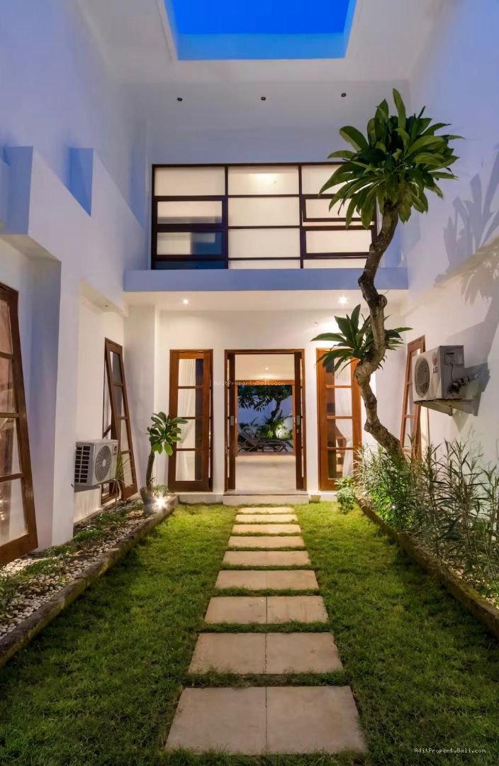 Villa modern kunti seminyak bali