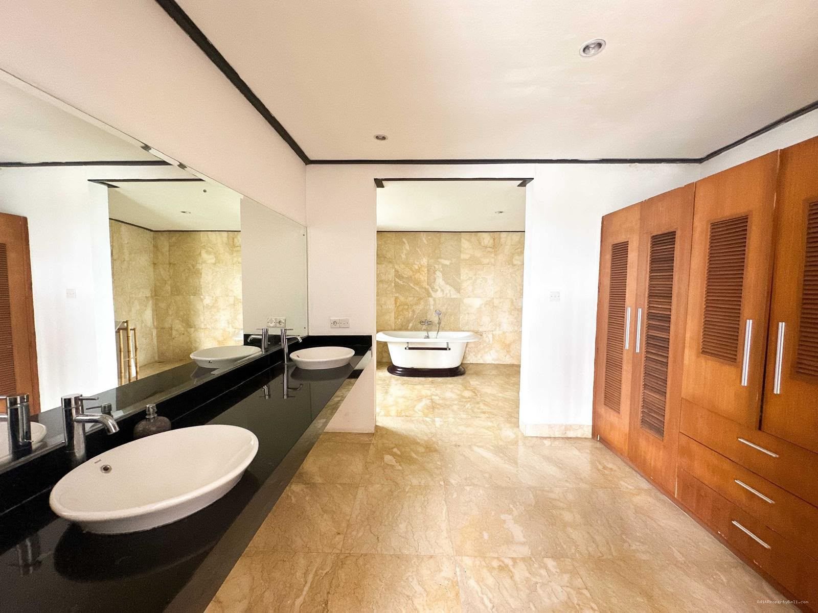 Villa murah kayu tulang canggu