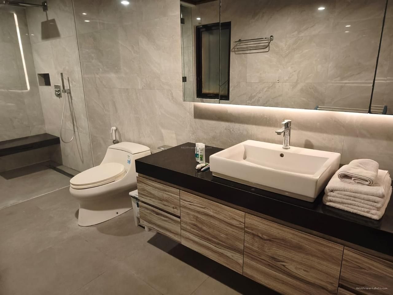 Villa modern pantai berawa canggu bali